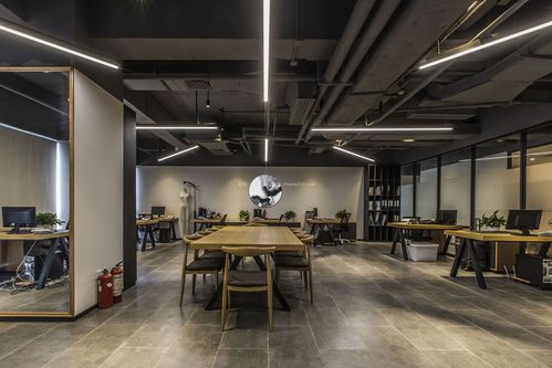 盐城工学院的校友网络和职业发展支持怎么样？